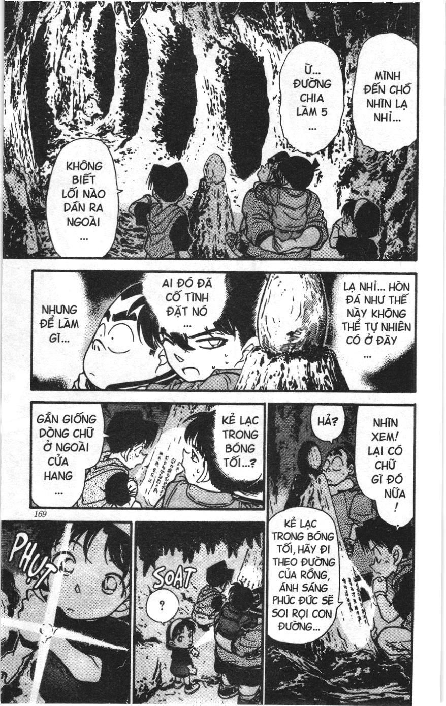 Thám tử lừng danh Conan Loạt truyện tranh: Chapter 262
